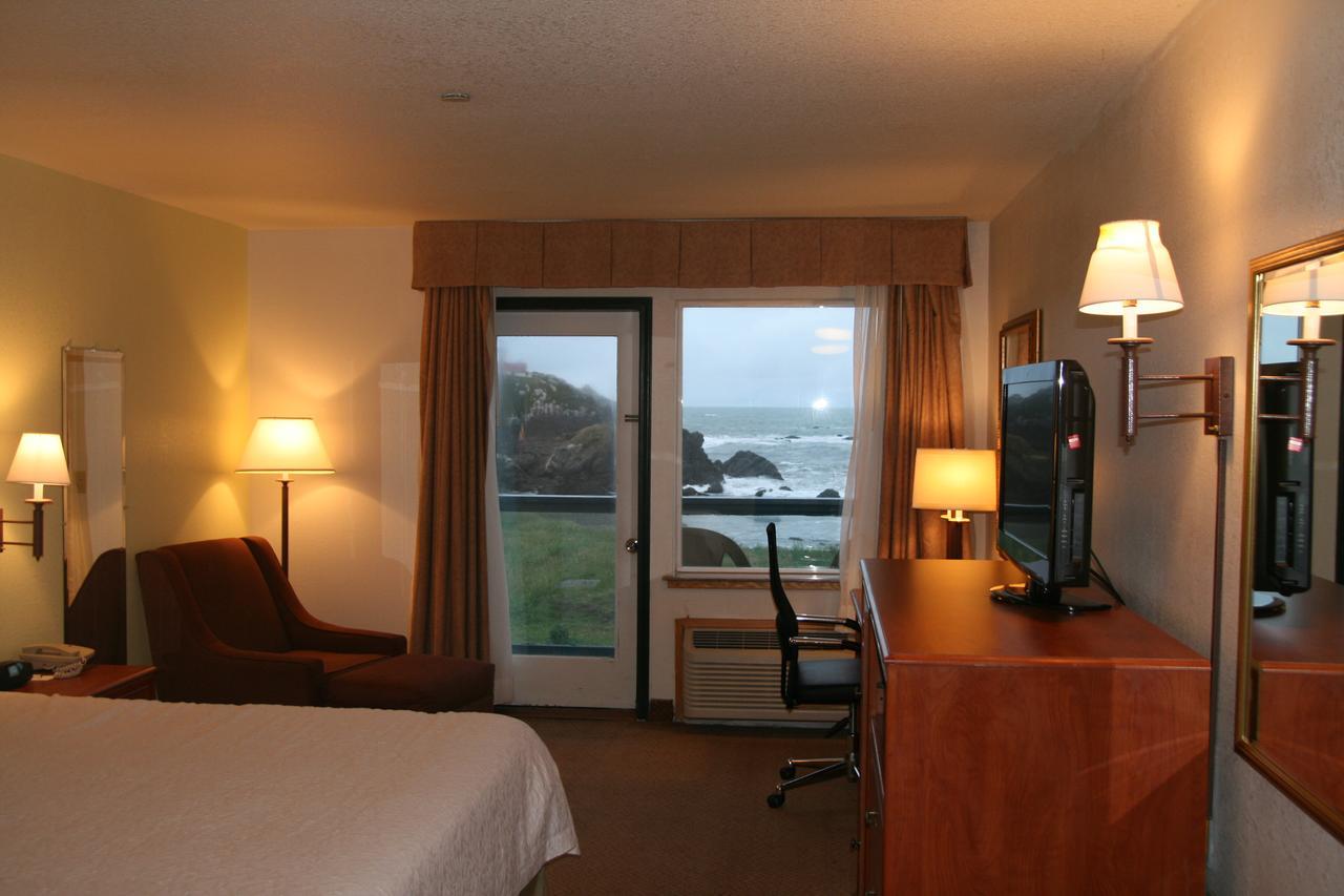 Oceanfront Lodge クレセントシティ エクステリア 写真