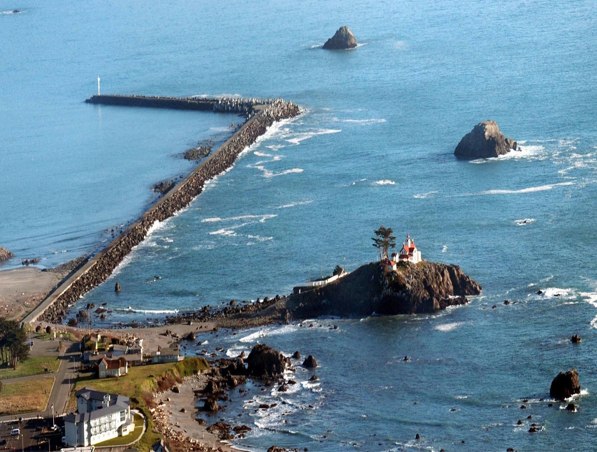 Oceanfront Lodge クレセントシティ エクステリア 写真